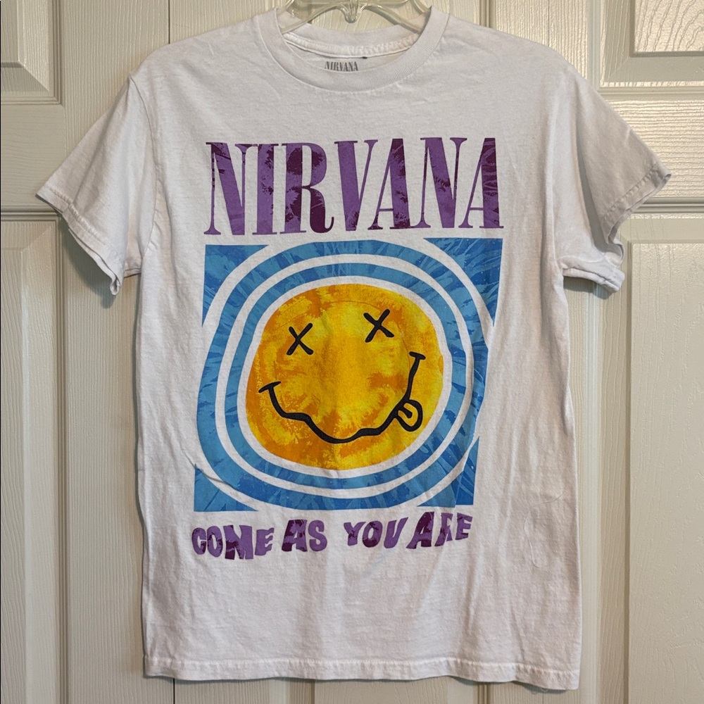 ❤️ NIRVANA Women White Graphic Tshirt iconic smile face yellow blue purple Small
